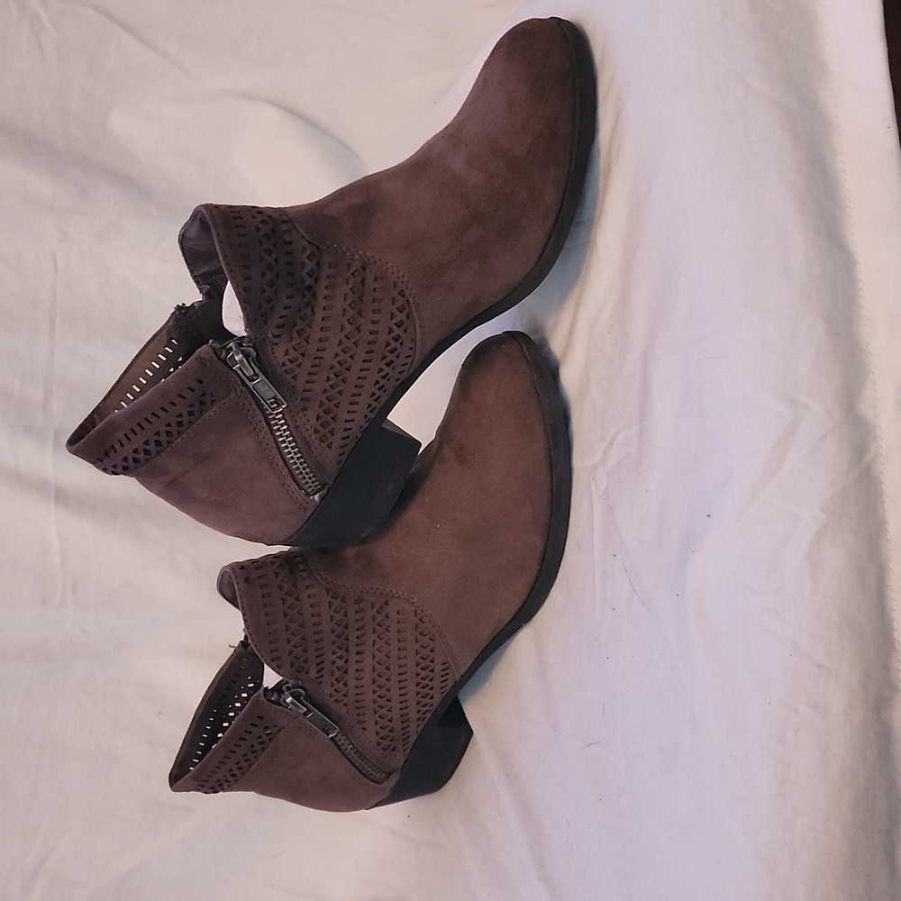 American Rag ankle booty size 7  brown suede